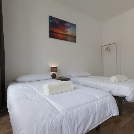 Guest House First Floor Lagos Eksteriør bilde